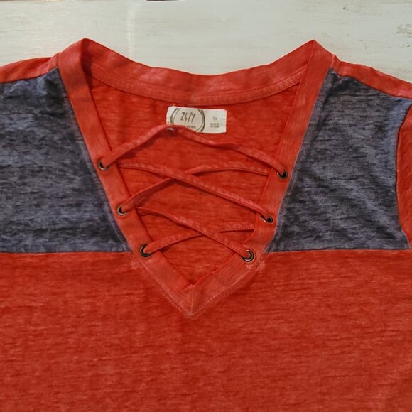 NWOT Maurices 24/7 Baseball T Shirt Red Grey Striped Short Sleeve Womens Size XL - Picture 2 of 5